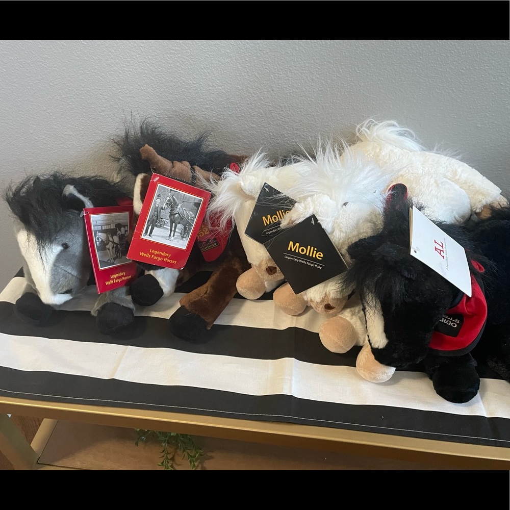 Wells Fargo holiday ponies